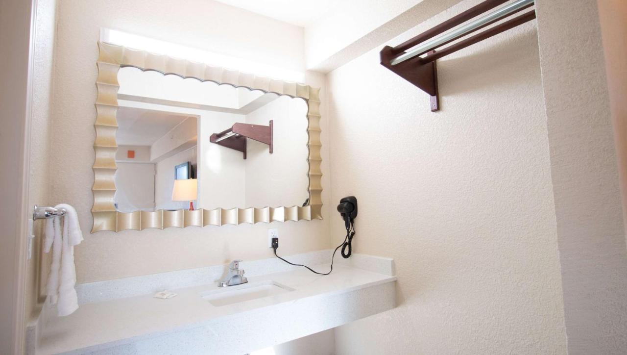 Magnuson Extended Stay And Suites Airport Hotel Irving Buitenkant foto