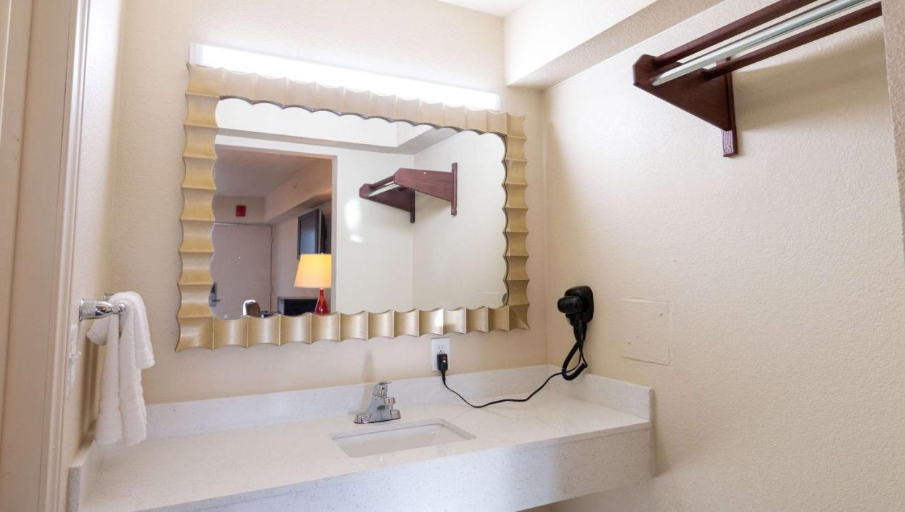 Magnuson Extended Stay And Suites Airport Hotel Irving Buitenkant foto